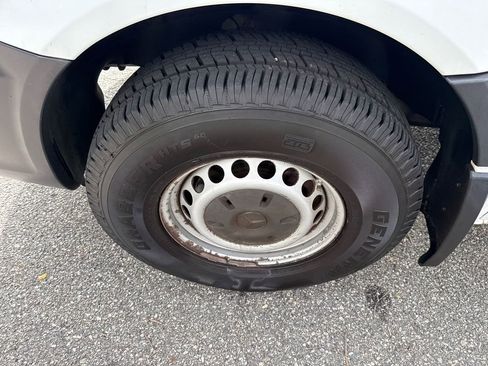 Used 2017 Mercedes-Benz Sprinter 2500 image 27