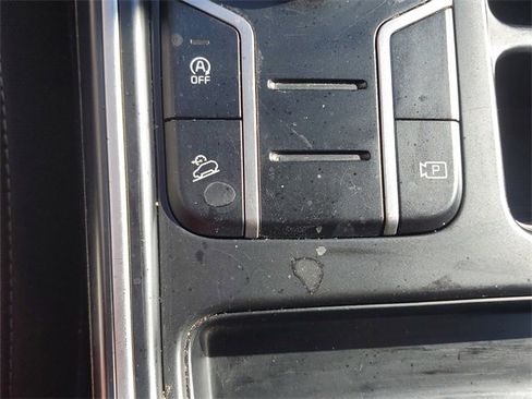 Used 2023 Kia Sorento LX image 29