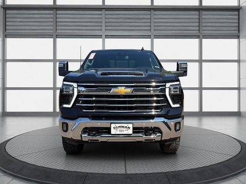 Used 2025 Chevrolet Silverado 2500 LTZ w/ LTZ Plus Package AWD/4WD image 9