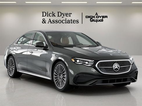 Used 2025 Mercedes-Benz E 350 Sedan image 36