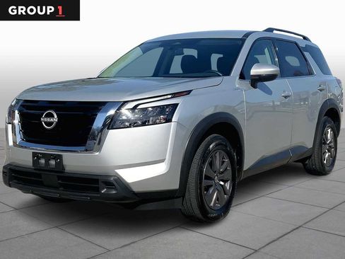 Used 2025 Nissan Pathfinder SV image 1