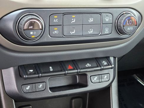 Used 2017 Chevrolet Colorado Z71 image 20