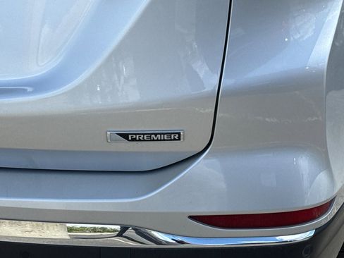 Used 2018 Chevrolet Equinox Premier FWD image 7