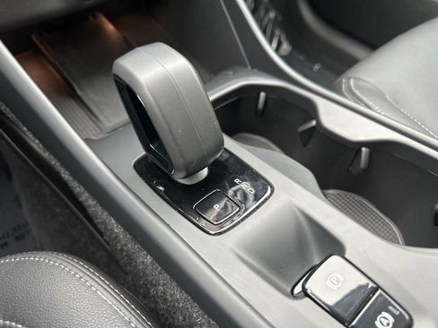 Certified 2025 Volvo XC40 B5 Core image 17