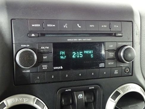 Used 2016 Jeep Wrangler Rubicon w/ Power Convenience Group image 29