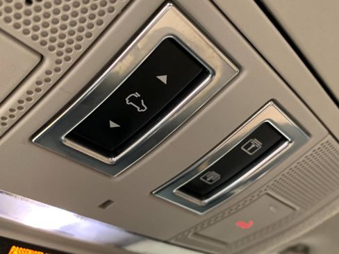 Used 2019 Jaguar F-PACE Premium image 18