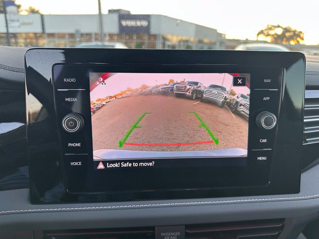 Used 2025 Volkswagen Jetta SEL FWD image 19