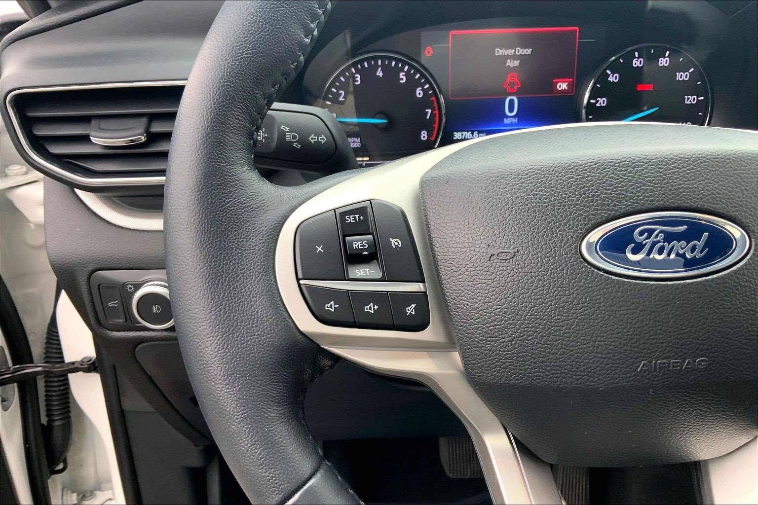 Used 2022 Ford Explorer XLT w/ Equipment Group 202A AWD/4WD image 22