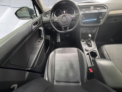 Used 2019 Volkswagen Tiguan SE w/ Panoramic Sunroof Package image 13