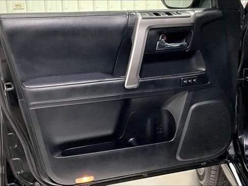Used 2021 Toyota 4Runner Limited AWD/4WD image 23