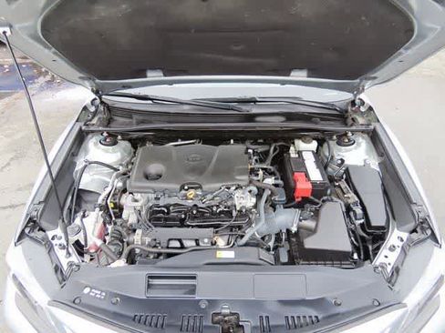 Used 2023 Toyota Camry SE image 9