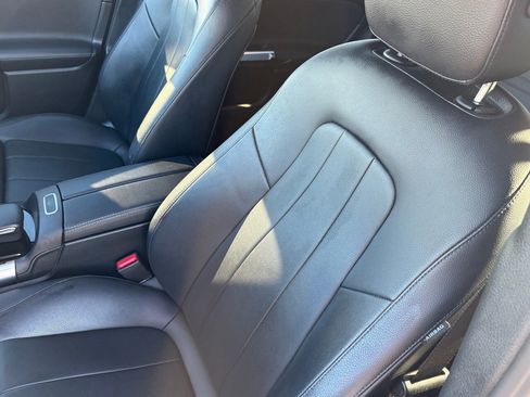 Used 2021 Mercedes-Benz GLB 250 image 32