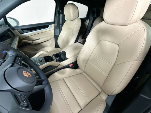 New 2026 Porsche Cayenne S image 5