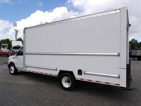 Used 2021 Ford E-350 and Econoline 350 Super Duty image 4