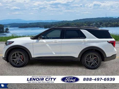 Used 2025 Ford Explorer ST RWD image 6