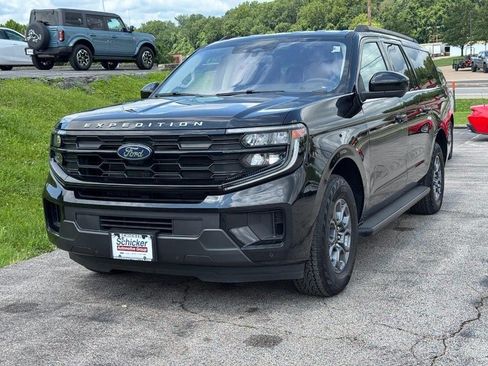Used 2025 Ford Expedition Max Active AWD/4WD image 8