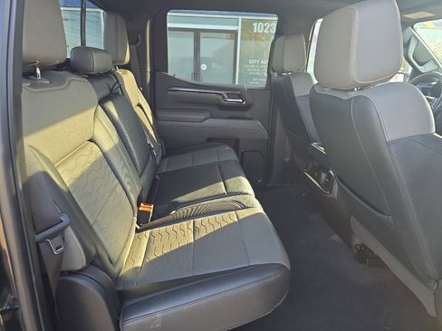 Used 2022 Chevrolet Silverado 1500 ZR2 w/ Technology Package image 11