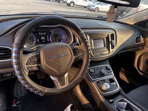 Used 2016 Chrysler 200 Limited FWD image 5