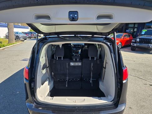 Used 2019 Chrysler Pacifica Touring Plus image 14