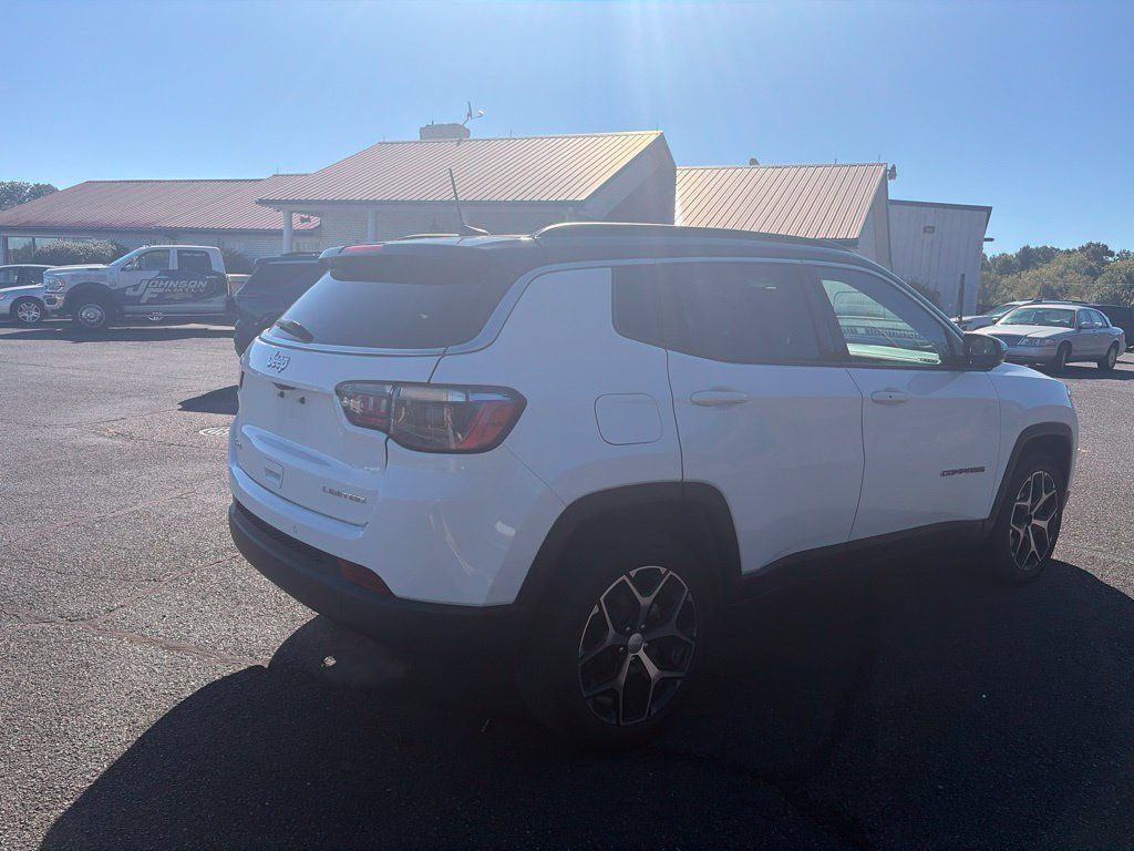 Used 2024 Jeep Compass Limited AWD/4WD image 10