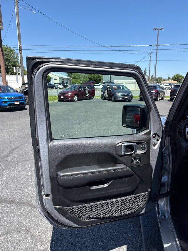 Used 2021 Jeep Wrangler Unlimited Sahara w/ Uconnect 4C Nav & Sound Group AWD/4WD image 8