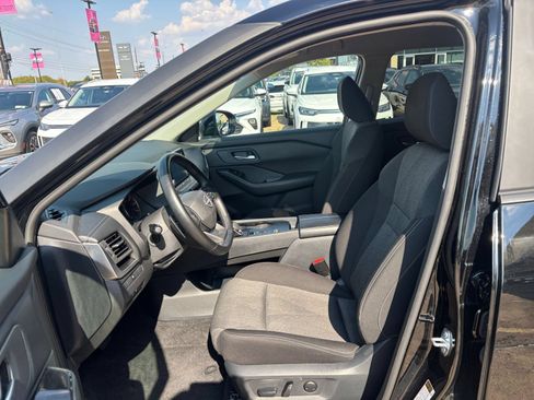 Used 2025 Nissan Rogue SV FWD image 28