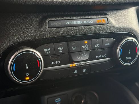 Used 2022 Ford Escape SE w/ SE Sport Appearance Package FWD image 24