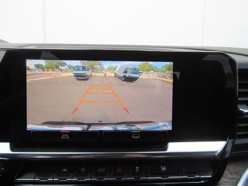 Used 2025 GMC Sierra 1500 SLT image 8