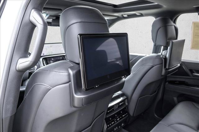 Used 2024 Lexus LX 600 4WD w/ Luxury Package image 23