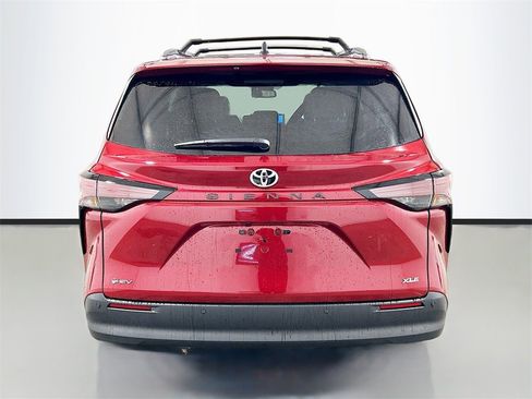 New 2026 Toyota Sienna XLE image 5