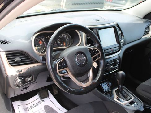 Used 2017 Jeep Cherokee Latitude FWD image 27