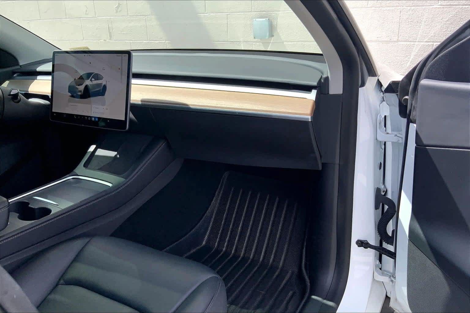 Used 2022 Tesla Model Y Performance AWD/4WD image 23