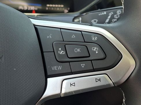 Used 2023 Volkswagen Taos SE w/ Panoramic Sunroof Package FWD image 22