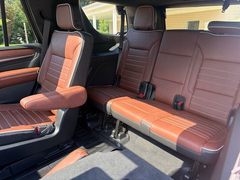 Used 2024 GMC Yukon Denali Ultimate AWD/4WD image 17