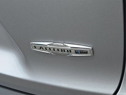 Used 2020 Jeep Cherokee Latitude Plus image 29