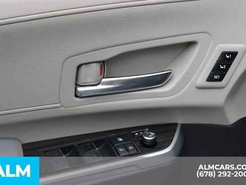 Used 2021 Toyota Sienna Limited FWD image 16