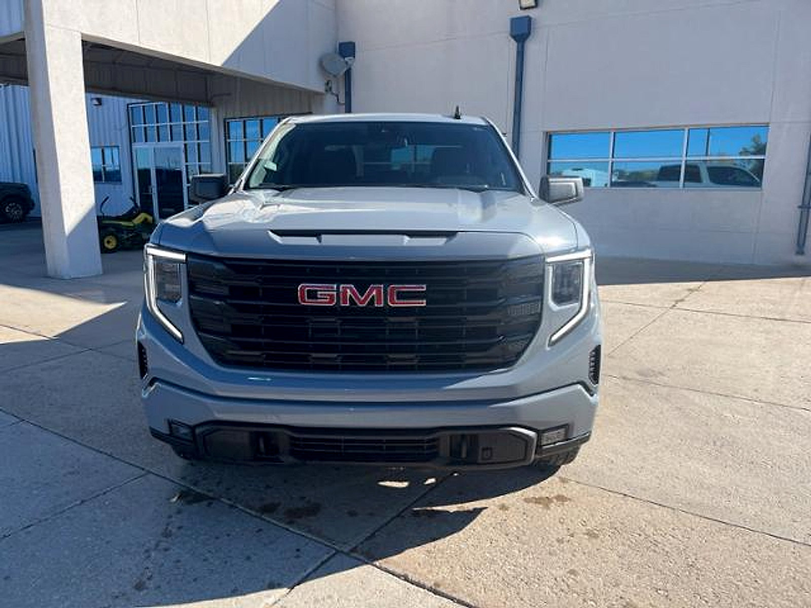 Used 2024 GMC Sierra 1500 Elevation AWD/4WD image 2