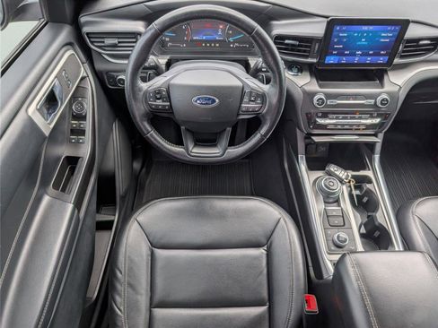 Used 2020 Ford Explorer XLT w/ Equipment Group 202A image 27