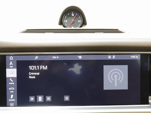 Used 2018 Porsche Panamera 4 image 9