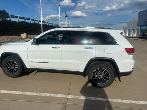 Used 2018 Jeep Grand Cherokee Limited w/ Luxury Group II AWD/4WD image 2