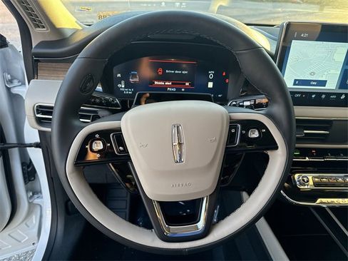 New 2026 Lincoln Corsair Reserve image 14