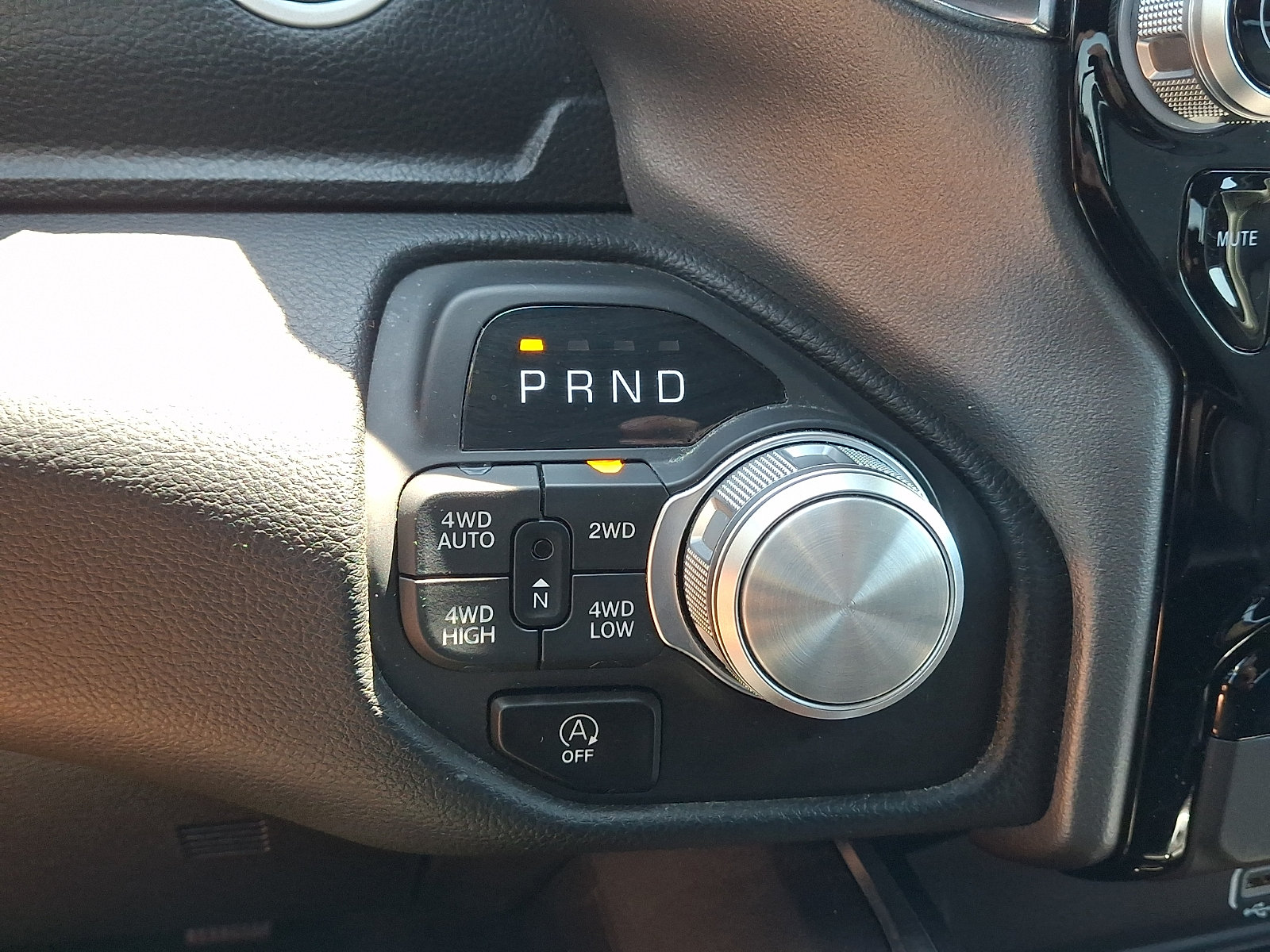 Used 2025 RAM 1500 Laramie AWD/4WD image 14