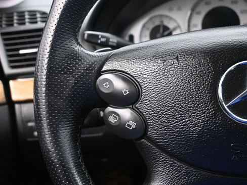 Used 2009 Mercedes-Benz E 350 4MATIC Sedan image 11