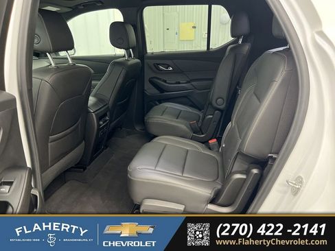 Used 2023 Chevrolet Traverse LT w/ LT Premium Package image 11
