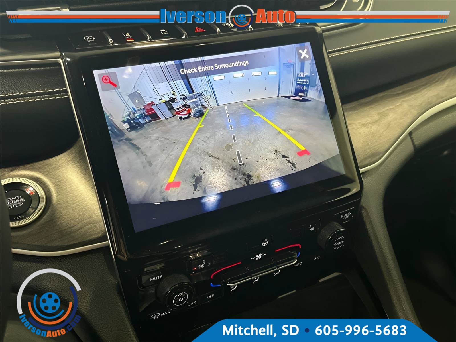 Used 2023 Jeep Grand Cherokee L Limited AWD/4WD image 21