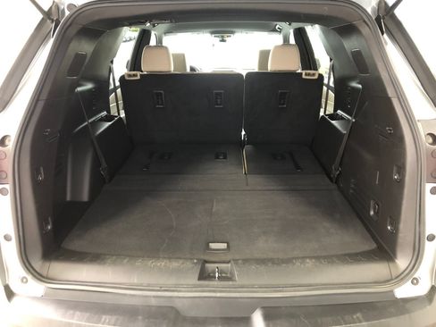 Used 2023 Chevrolet Traverse LS w/ Safety Package FWD image 9