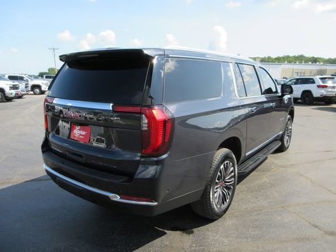 Used 2025 GMC Yukon XL Elevation w/ Technology Package AWD/4WD image 6