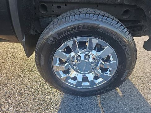 Used 2015 GMC Sierra 2500 Denali w/ Duramax Plus Package AWD/4WD image 43