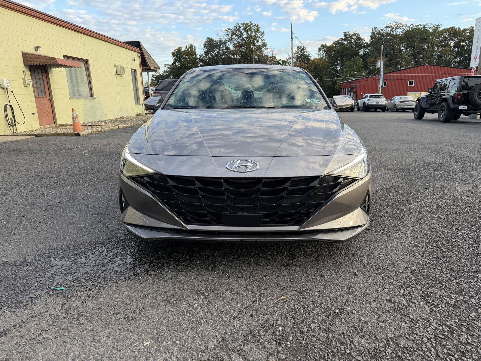 Used 2023 Hyundai Elantra SEL w/ Convenience Package FWD image 3