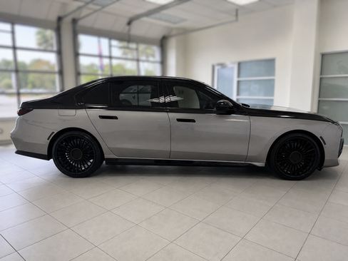 Used 2024 BMW 740i RWD image 3